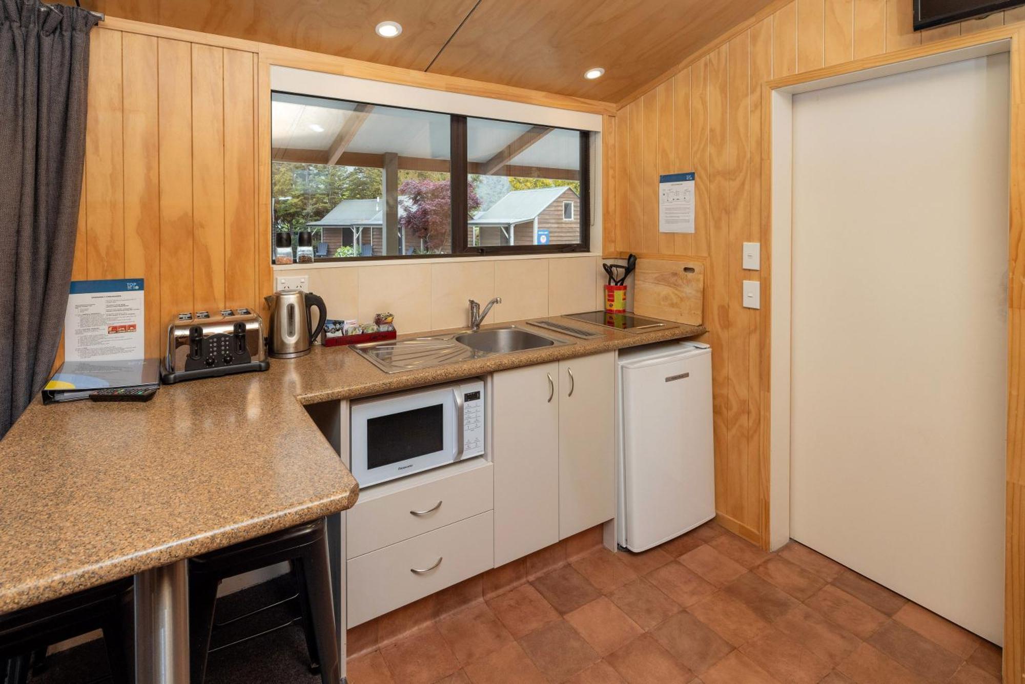Queenstown Top 10 Holiday Park Esterno foto