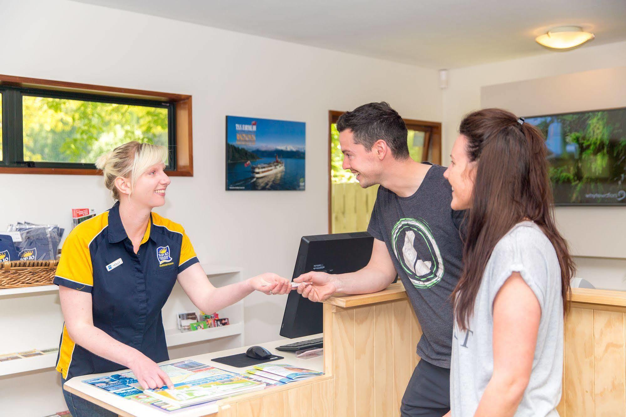Queenstown Top 10 Holiday Park Esterno foto